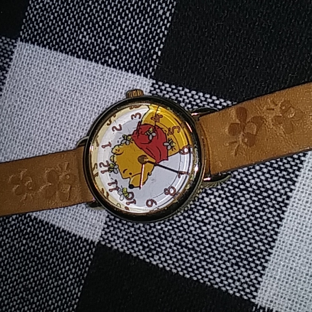 Vintage Disney Timex Winnie the pooh and honeybees watch